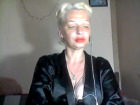 Snapshot of MaryJane441 chatting on May 27, 8:28 pm MaryJane441 online show from May 27, 8:28 pm