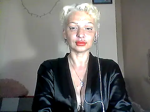 Snapshot of MaryJane441 chatting on May 30, 8:39 pm MaryJane441 online show from May 30, 8:39 pm