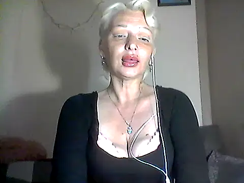 Snapshot of MaryJane441 chatting on June 2, 8:22 pm MaryJane441 online show from June 2, 8:22 pm