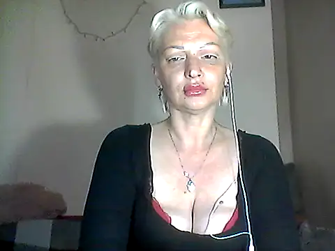 Snapshot of MaryJane441 chatting on June 3, 8:25 pm MaryJane441 online show from June 3, 8:25 pm