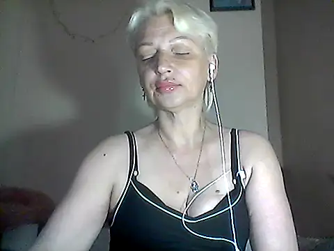 Snapshot of MaryJane441 chatting on June 5, 9:04 am MaryJane441 online show from June 5, 9:04 am