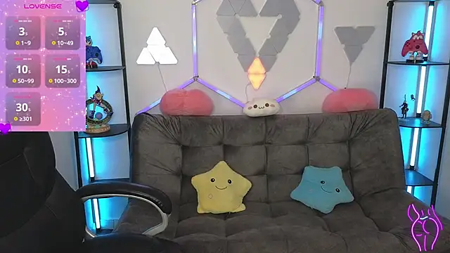 Snapshot of littlevixen18 chatting on December 20, 10:11 pm littlevixen18 online show from December 20, 10:11 pm