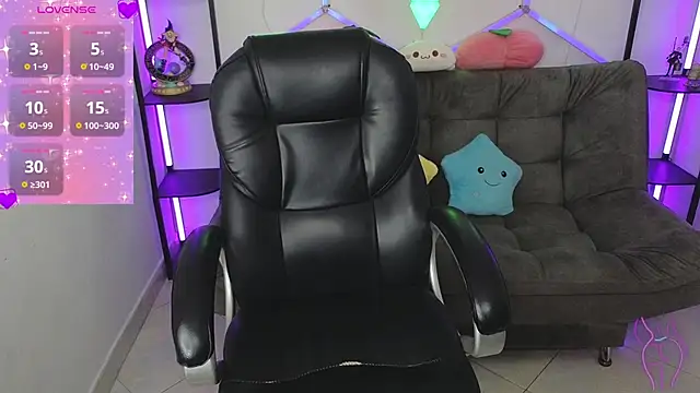 Snapshot of littlevixen18 chatting on December 23, 8:36 pm littlevixen18 online show from December 23, 8:36 pm