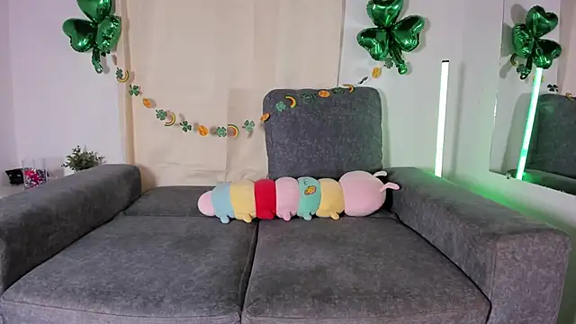 zoe roux21 online show from March 18, 7:42 pm