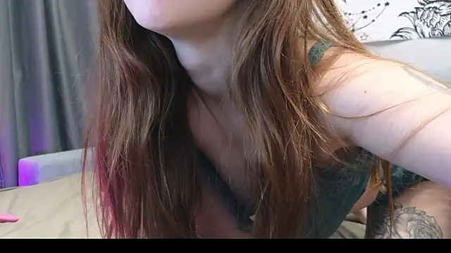 Snapshot of charlie_din chatting on February 12, 11:22 pm charlie din online show from February 12, 11:22 pm