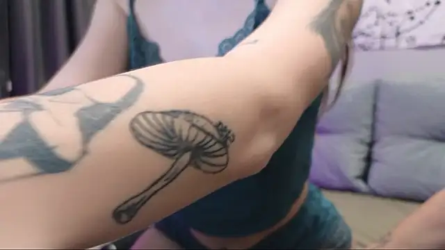 Snapshot of charlie_din chatting on March 4, 7:09 pm charlie din online show from March 4, 7:09 pm