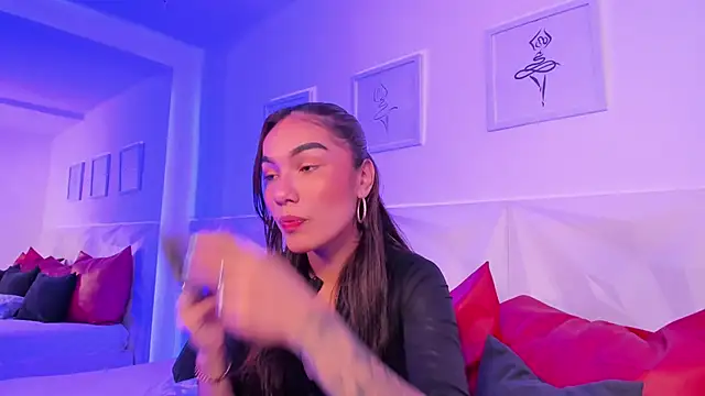 scarlet castro online show from April 7, 5:02 pm