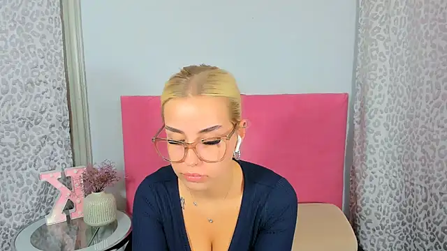 KristyHoney online show from October 18, 5:03 pm