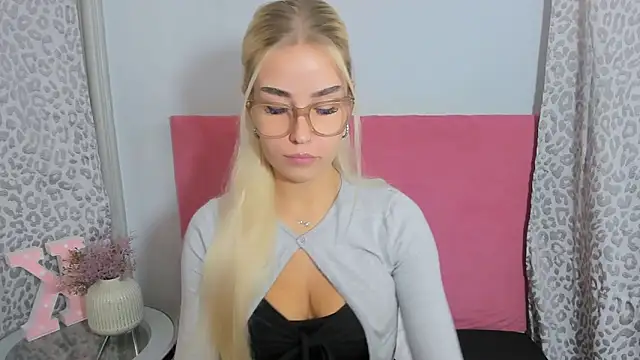 KristyHoney online show from November 15, 9:11 pm