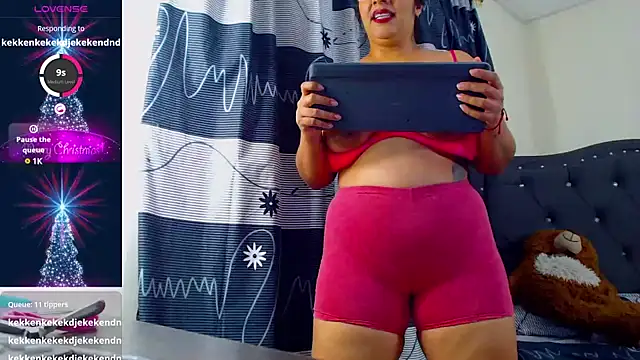 Snapshot of lulu_ferrer chatting on December 20, 10:00 pm lulu ferrer online show from December 20, 10:00 pm