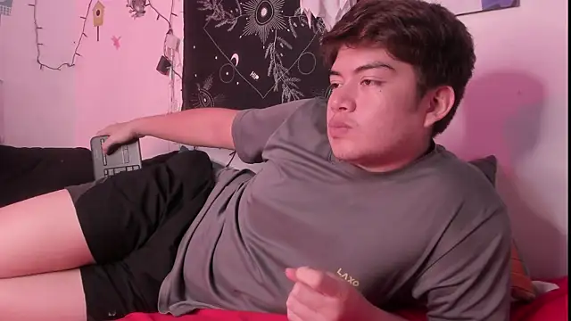 Snapshot of hothoneychile chatting on November 3, 3:19 am hothoneychile online show from November 3, 3:19 am