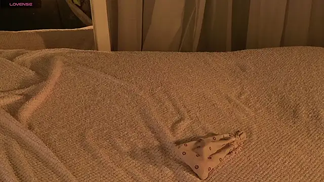 Snapshot of SunnyRisha chatting on December 2, 5:13 am SunnyRisha online show from December 2, 5:13 am