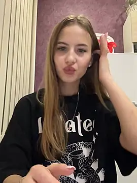 Snapshot of CherieDane chatting on February 2, 12:40 am CherieDane online show from February 2, 12:40 am