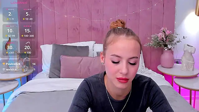 Snapshot of CherieDane chatting on March 4, 7:43 pm CherieDane online show from March 4, 7:43 pm