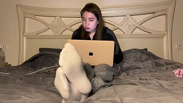 urmissalice online show from February 11, 2:24 pm