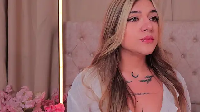 ashleyvalirya online show from January 22, 3:52 am