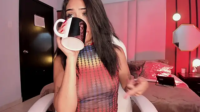 Snapshot of Giovanna_oliveira chatting on January 9, 8:45 am Giovanna oliveira online show from January 9, 8:45 am