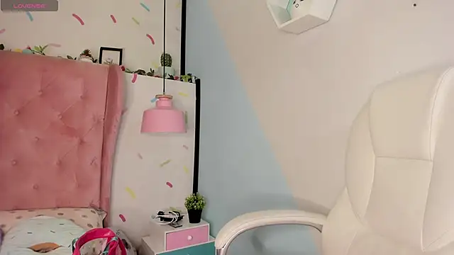 Snapshot of Giovanna_oliveira chatting on February 25, 4:35 am Giovanna oliveira online show from February 25, 4:35 am