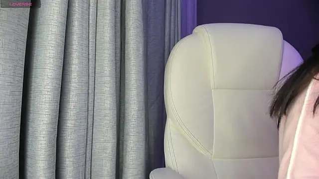 Snapshot of Giovanna_oliveira chatting on October 10, 5:28 am Giovanna oliveira online show from October 10, 5:28 am