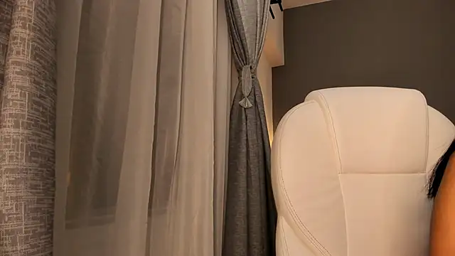 Snapshot of Giovanna_oliveira chatting on October 27, 5:55 am Giovanna oliveira online show from October 27, 5:55 am