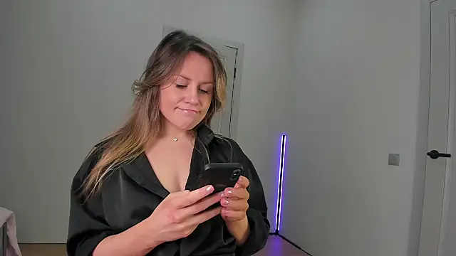  cometoseeme  online show from February 1, 1:31 pm