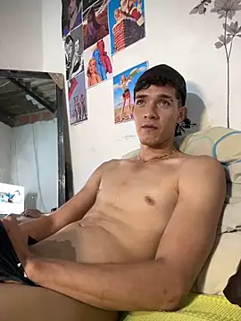 Snapshot of cristofer_988 chatting on March 10, 1:23 am cristofer 988 online show from March 10, 1:23 am