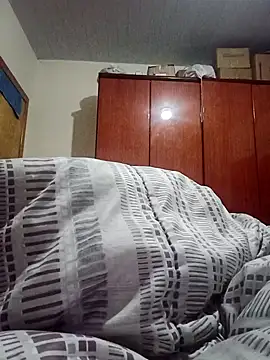 Snapshot of roladuraPr chatting on December 7, 6:37 pm roladuraPr online show from December 7, 6:37 pm