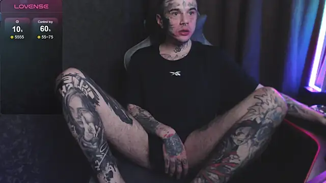 Snapshot of lonelycrystal chatting on January 6, 11:20 pm lonelycrystal online show from January 6, 11:20 pm