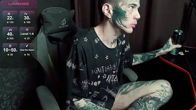 Snapshot of lonelycrystal chatting on October 31, 11:44 am lonelycrystal online show from October 31, 11:44 am