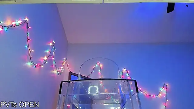 Snapshot of Peaches_N_Kreme chatting on December 5, 6:22 am Peaches N Kreme online show from December 5, 6:22 am