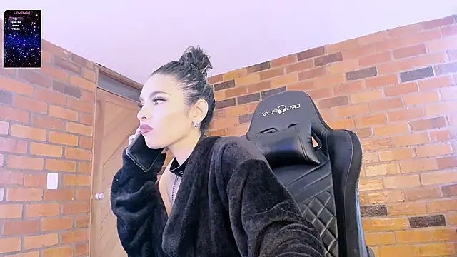 Snapshot of paulinabarnett- chatting on December 28, 8:58 pm paulinabarnett- online show from December 28, 8:58 pm