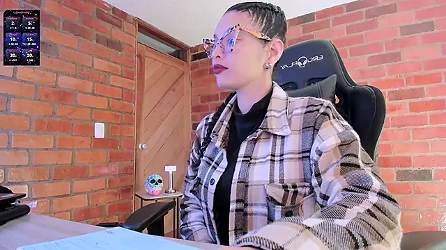 Snapshot of paulinabarnett- chatting on January 11, 12:55 am paulinabarnett- online show from January 11, 12:55 am