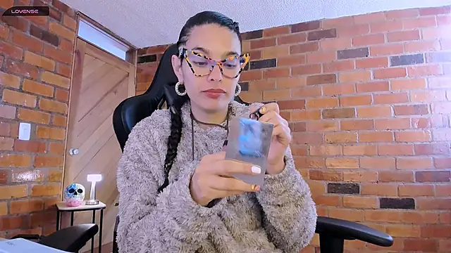 Snapshot of paulinabarnett- chatting on January 11, 2:04 pm paulinabarnett- online show from January 11, 2:04 pm