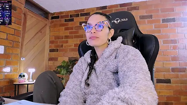 Snapshot of paulinabarnett- chatting on January 11, 8:43 pm paulinabarnett- online show from January 11, 8:43 pm