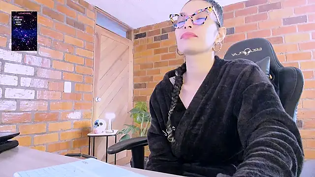 Snapshot of paulinabarnett- chatting on January 12, 3:57 pm paulinabarnett- online show from January 12, 3:57 pm