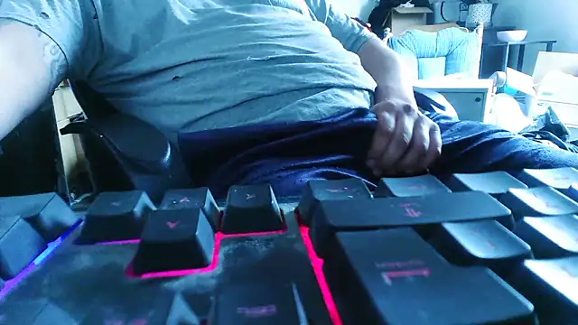 slickwill123 online show from April 17, 8:56 pm