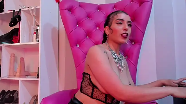 Snapshot of MeliizaQueen chatting on December 10, 10:37 pm MeliizaQueen online show from December 10, 10:37 pm