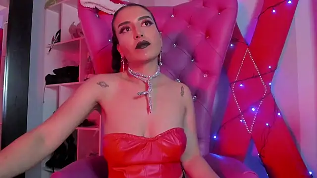 Snapshot of MeliizaQueen chatting on December 23, 9:40 pm MeliizaQueen online show from December 23, 9:40 pm