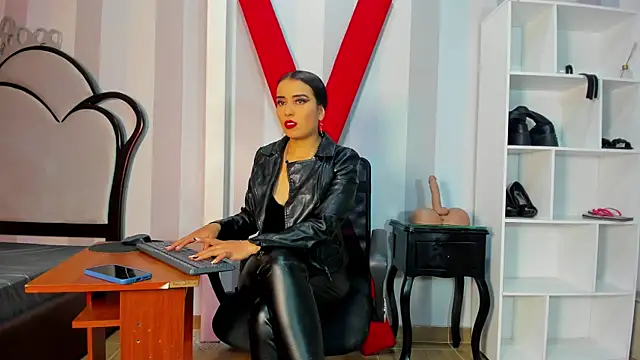 Snapshot of MeliizaQueen chatting on March 13, 4:45 pm MeliizaQueen online show from March 13, 4:45 pm