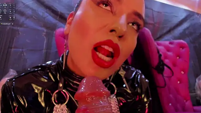 Snapshot of MeliizaQueen chatting on October 24, 12:45 pm MeliizaQueen online show from October 24, 12:45 pm