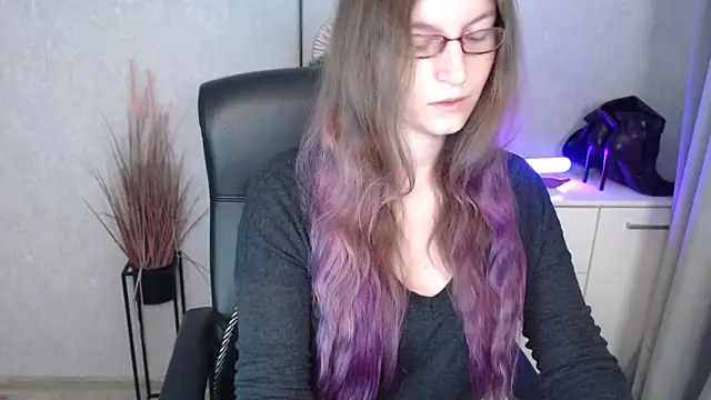 emmaxDelight online show from October 30, 6:37 am