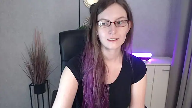 emmaxDelight online show from December 1, 6:29 am