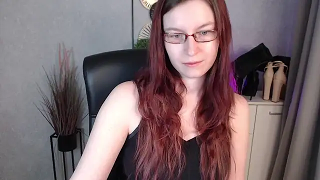 emmaxDelight online show from February 16, 6:31 am