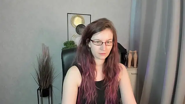 emmaxDelight online show from April 23, 5:19 am