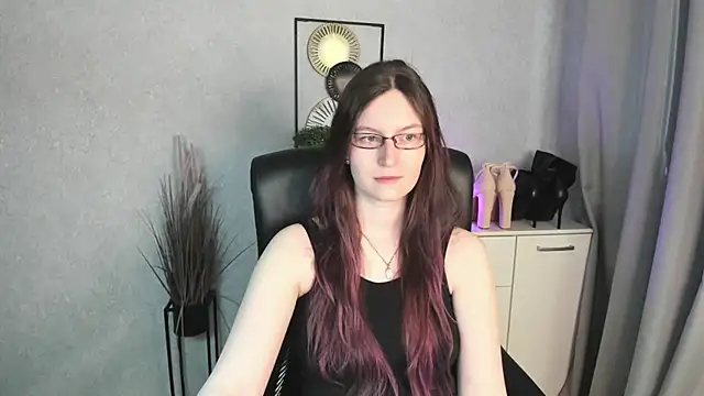 emmaxDelight online show from April 27, 5:27 am