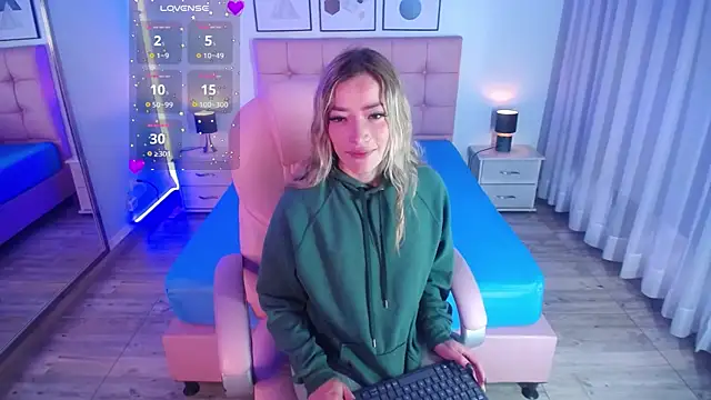 Snapshot of zoe_jones13 chatting on January 31, 11:56 am zoe jones13 online show from January 31, 11:56 am