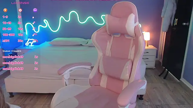 Snapshot of zoe_jones13 chatting on March 17, 3:47 am zoe jones13 online show from March 17, 3:47 am