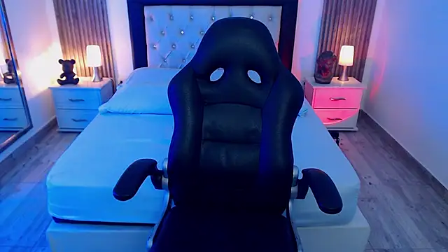 Snapshot of zoe_jones13 chatting on September 29, 3:22 am zoe jones13 online show from September 29, 3:22 am