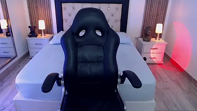 Snapshot of zoe_jones13 chatting on October 29, 3:20 am zoe jones13 online show from October 29, 3:20 am