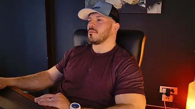 AngeloEric online show from April 4, 10:57 am